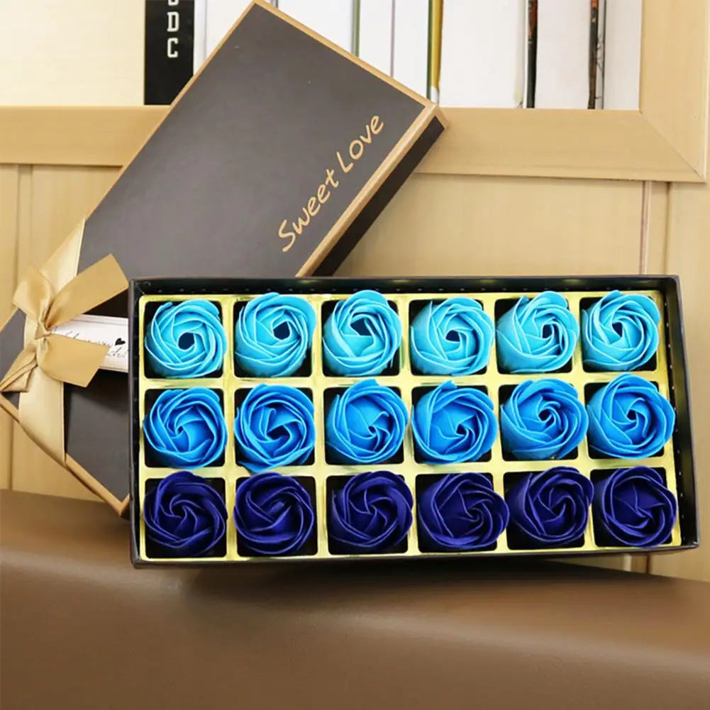 Sweet Love - 18er Design-Box mit herrlich duftender Körperseife als Blütenblätter