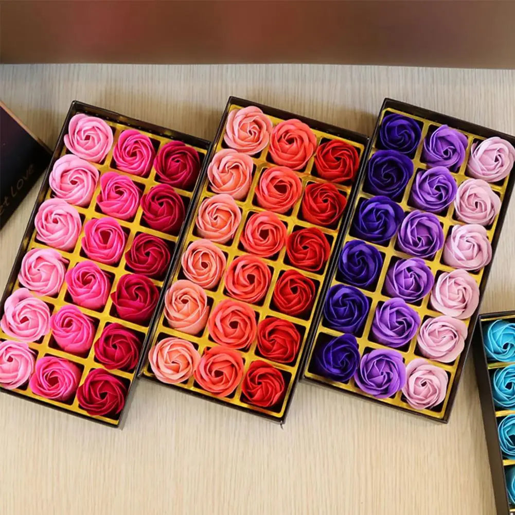 Sweet Love - 18er Design-Box mit herrlich duftender Körperseife als Blütenblätter