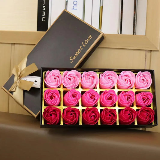 Sweet Love - 18er Design-Box mit herrlich duftender Körperseife als Blütenblätter