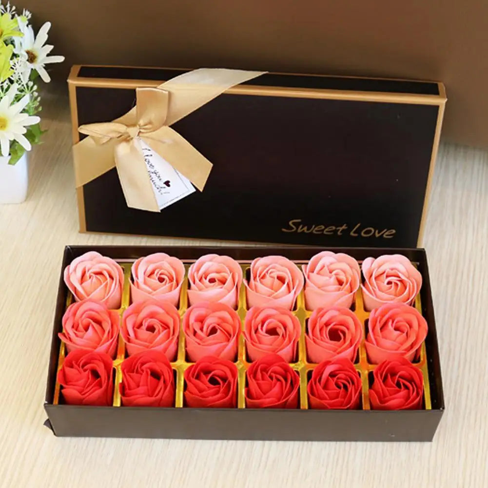 Sweet Love - 18er Design-Box mit herrlich duftender Körperseife als Blütenblätter